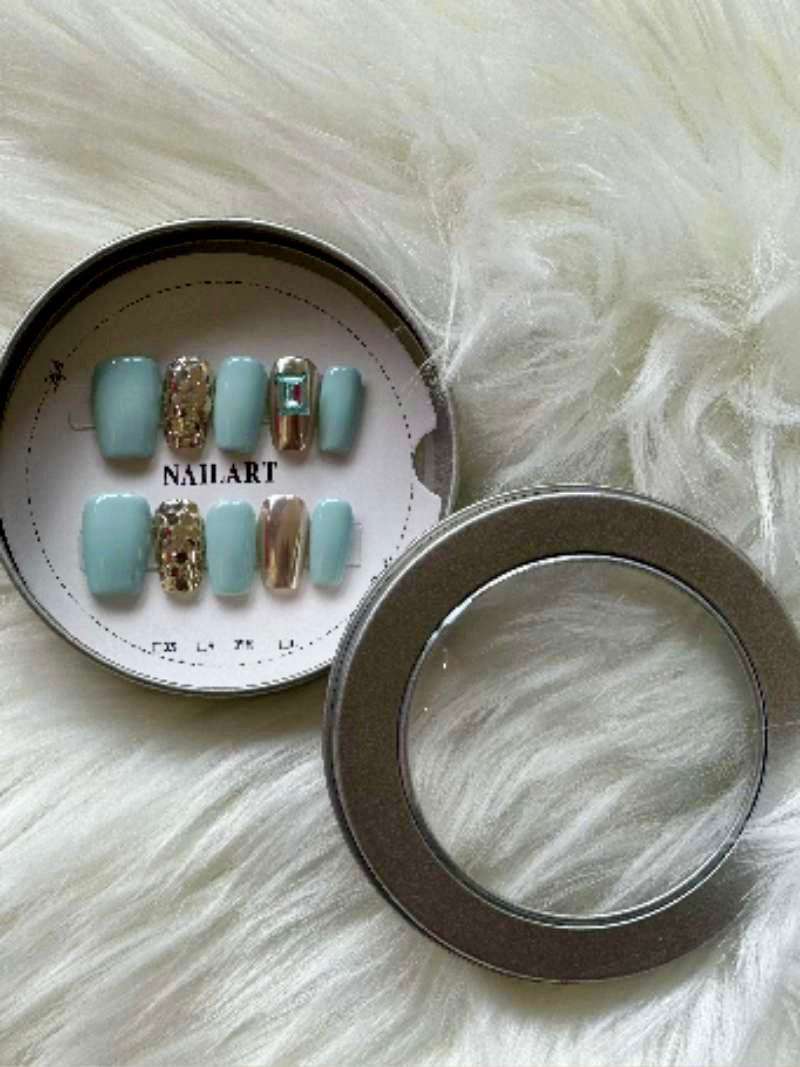 Blue Glimmer Light Blue & Shiny Accent Stick-On Nail Set